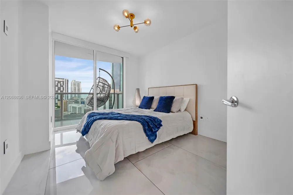 41 SE 5th St #1407 Miami, FL 33131