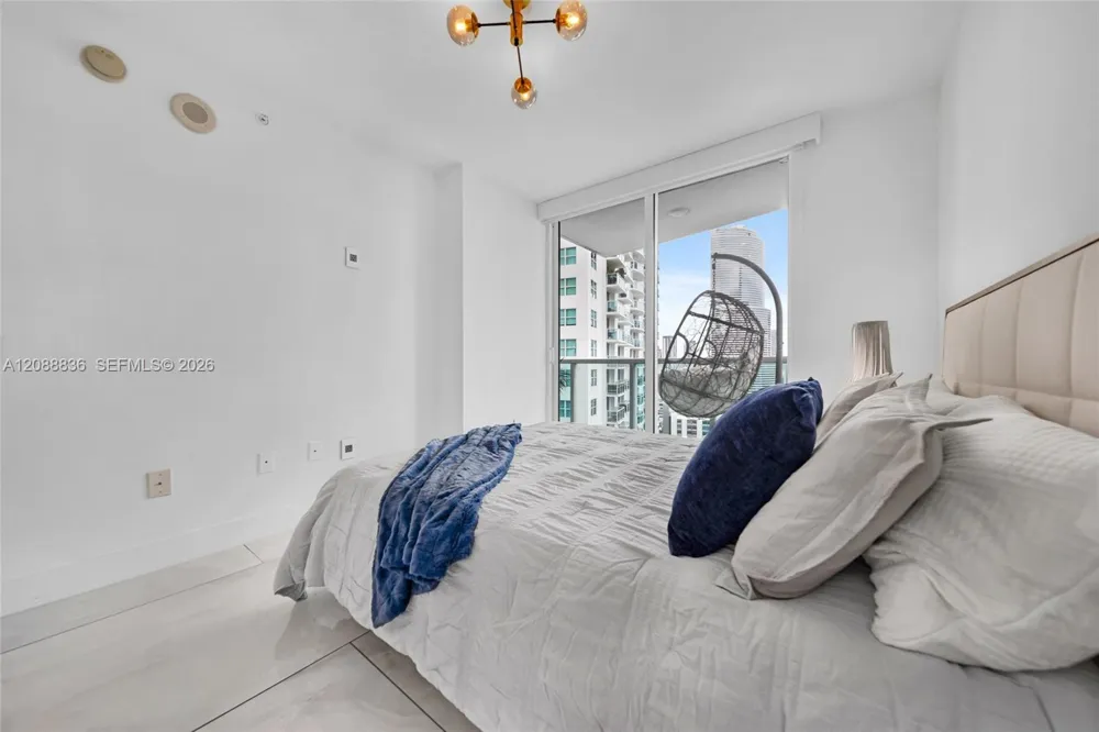 41 SE 5th St #1407 Miami, FL 33131
