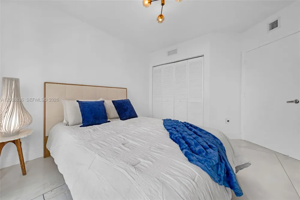 41 SE 5th St #1407 Miami, FL 33131