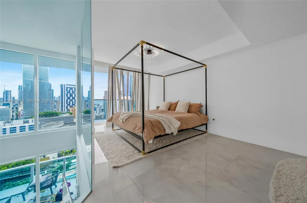 41 SE 5th St #1407 Miami, FL 33131