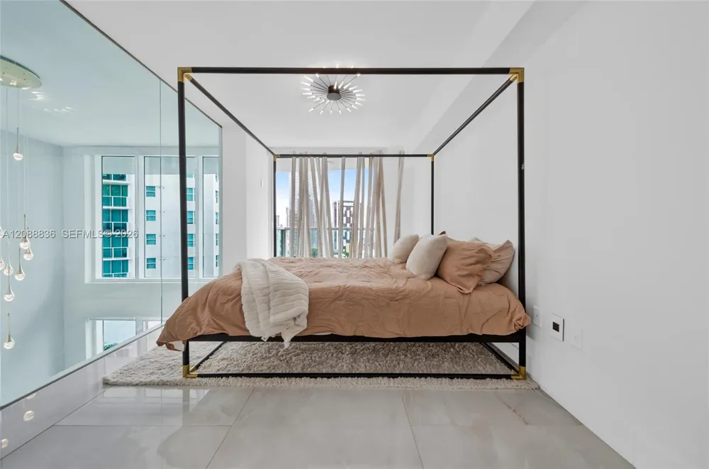 41 SE 5th St #1407 Miami, FL 33131