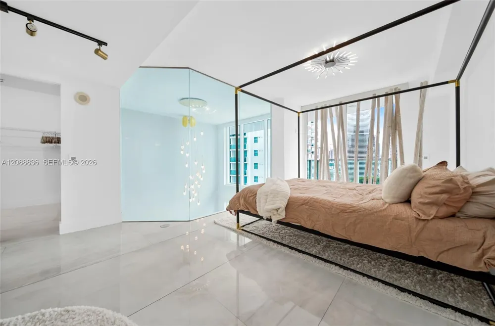 41 SE 5th St #1407 Miami, FL 33131