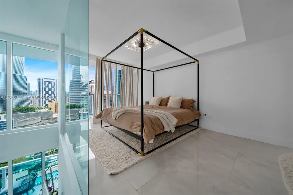 41 SE 5th St #1407 Miami, FL 33131