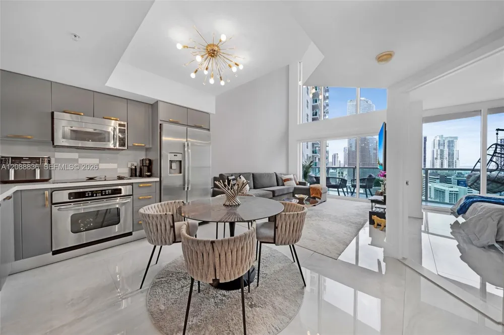 41 SE 5th St #1407 Miami, FL 33131