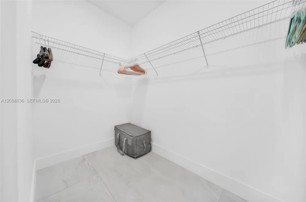 41 SE 5th St #1407 Miami, FL 33131