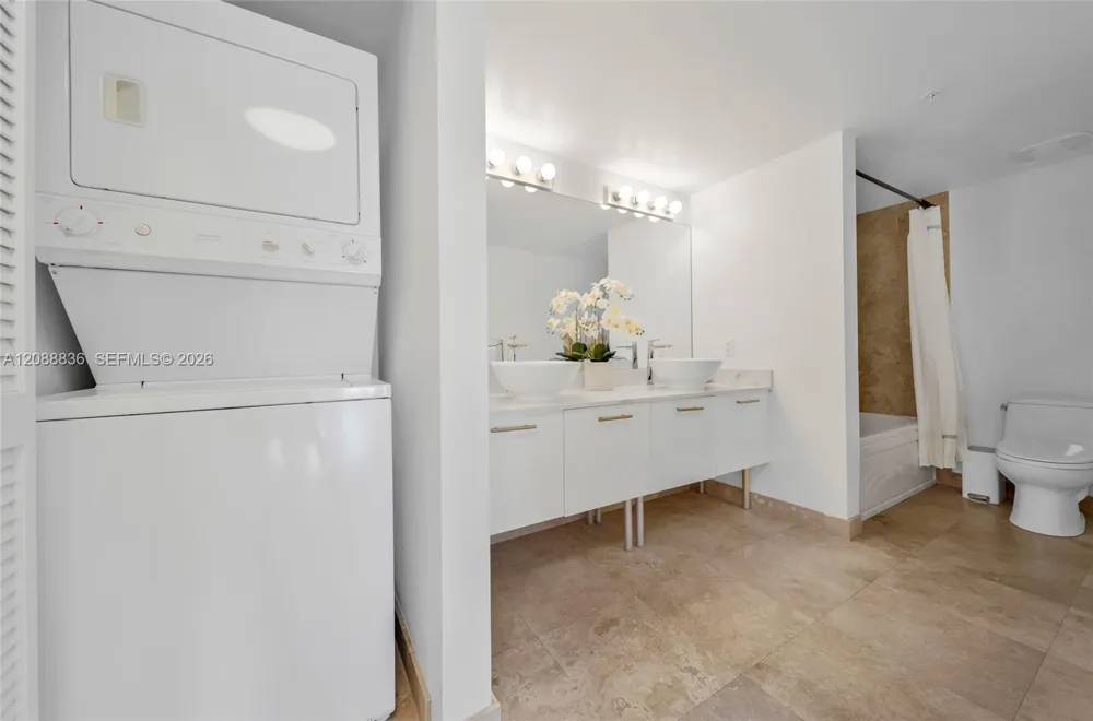 41 SE 5th St #1407 Miami, FL 33131