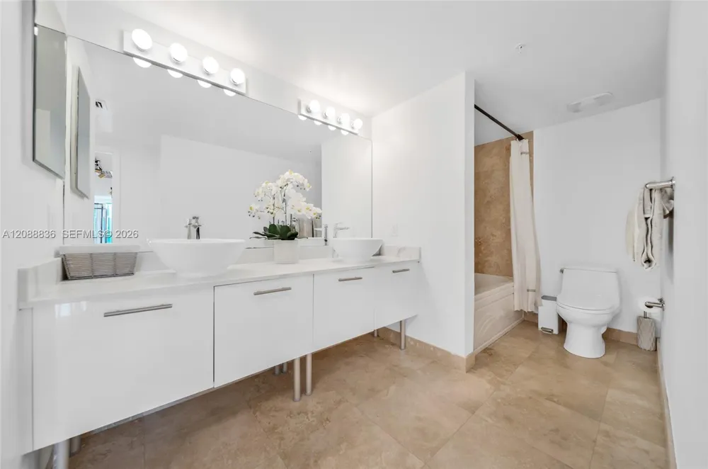 41 SE 5th St #1407 Miami, FL 33131