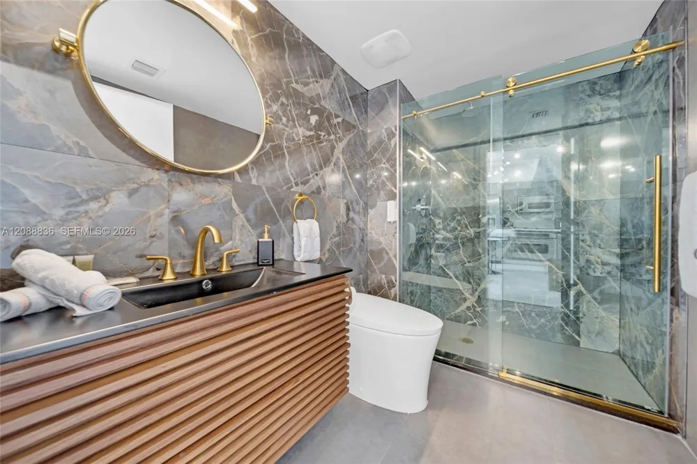 41 SE 5th St #1407 Miami, FL 33131