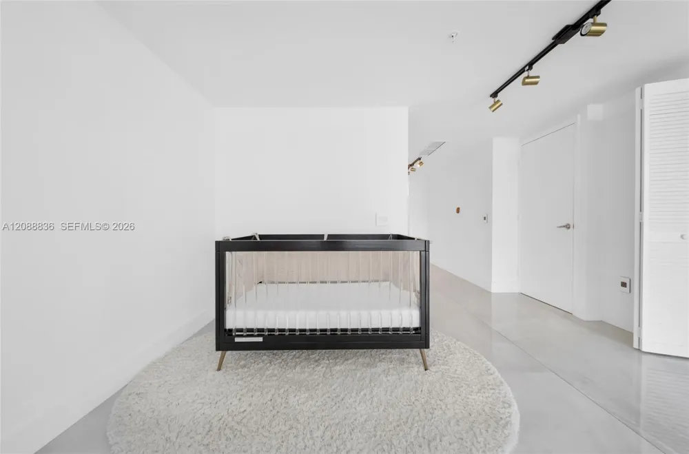 41 SE 5th St #1407 Miami, FL 33131