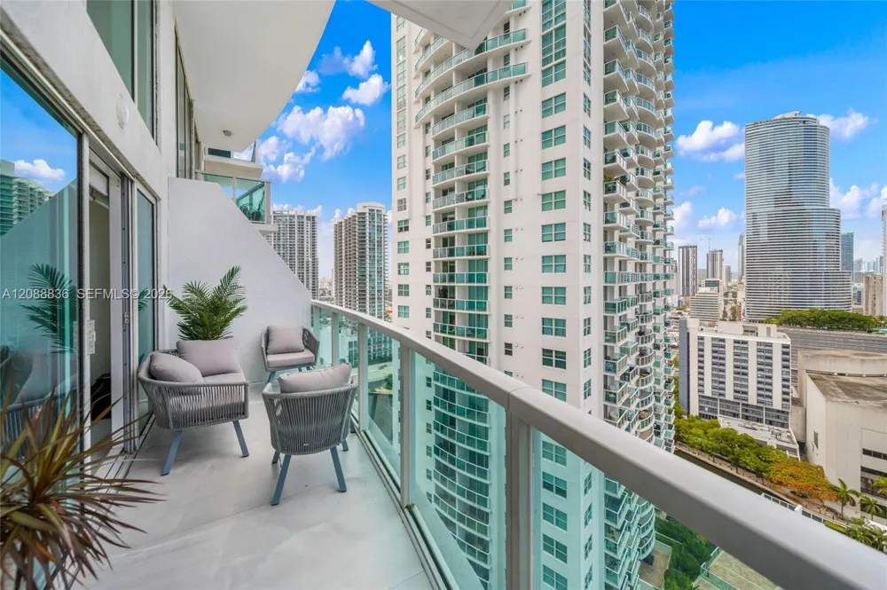 41 SE 5th St #1407 Miami, FL 33131