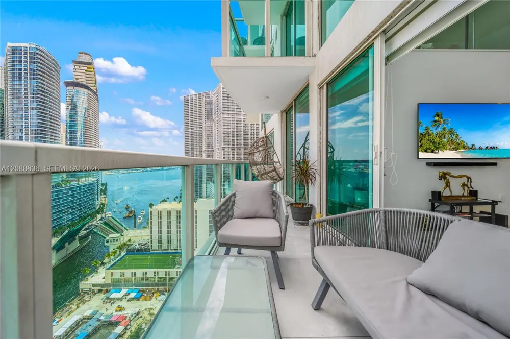 41 SE 5th St #1407 Miami, FL 33131