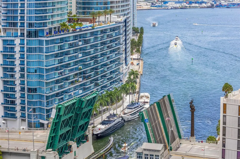 41 SE 5th St #1407 Miami, FL 33131