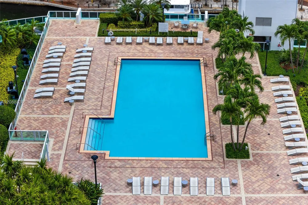 41 SE 5th St #1407 Miami, FL 33131