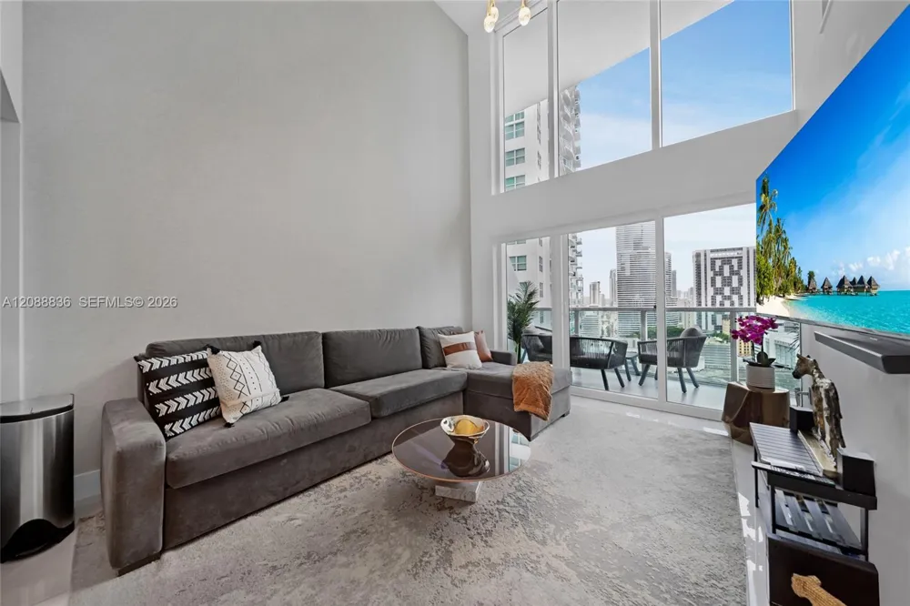 41 SE 5th St #1407 Miami, FL 33131