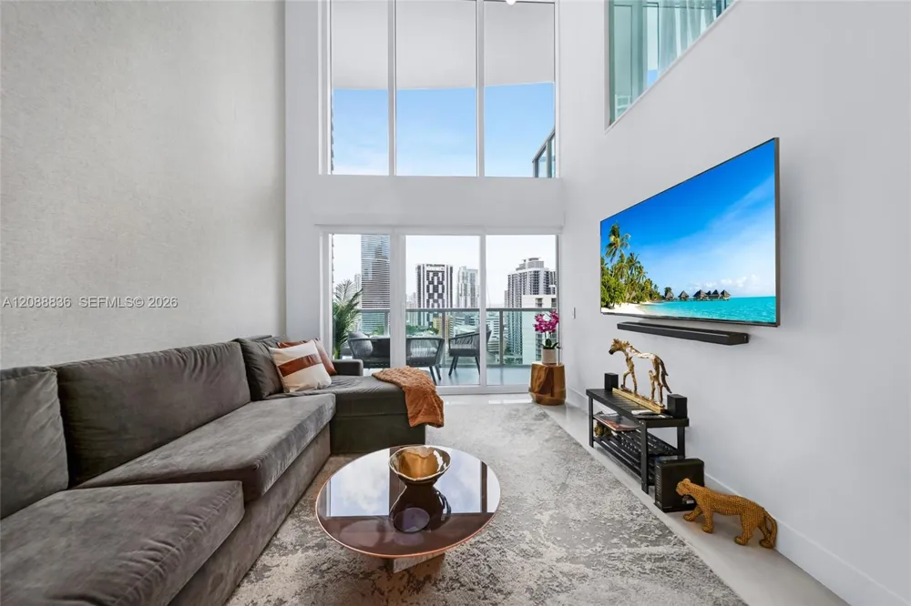 41 SE 5th St #1407 Miami, FL 33131