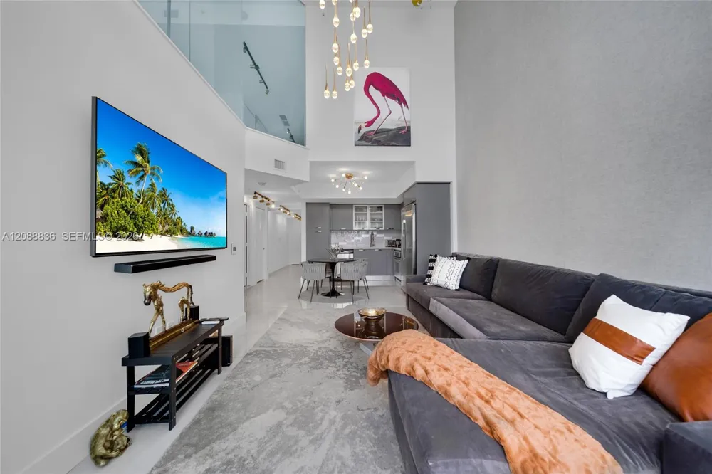 41 SE 5th St #1407 Miami, FL 33131