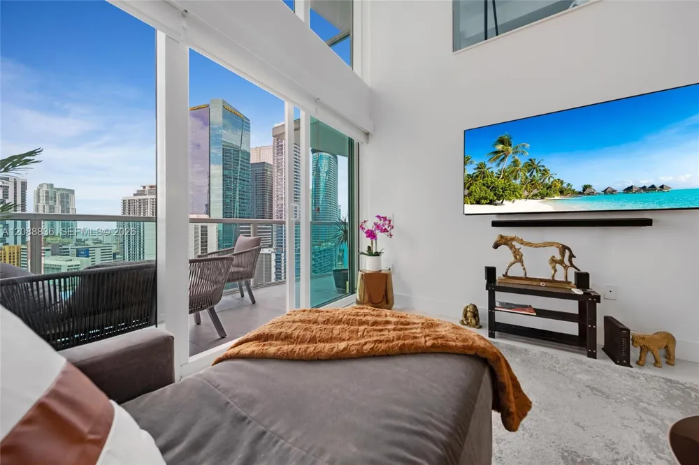 41 SE 5th St #1407 Miami, FL 33131