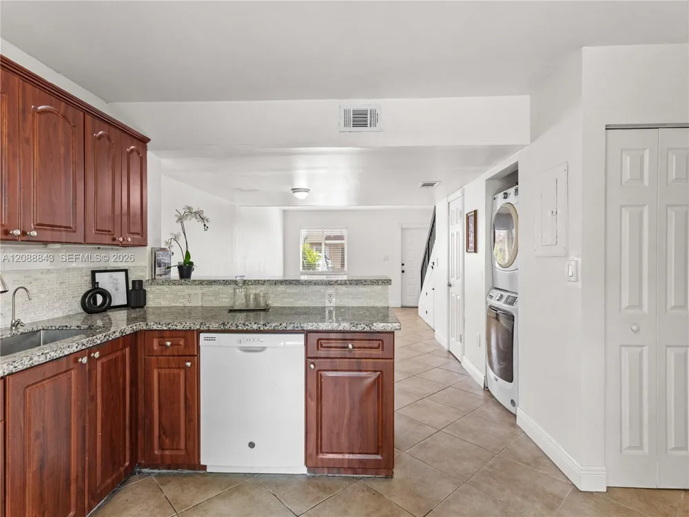 560 NW 82nd Pl #306 Miami, FL 33126