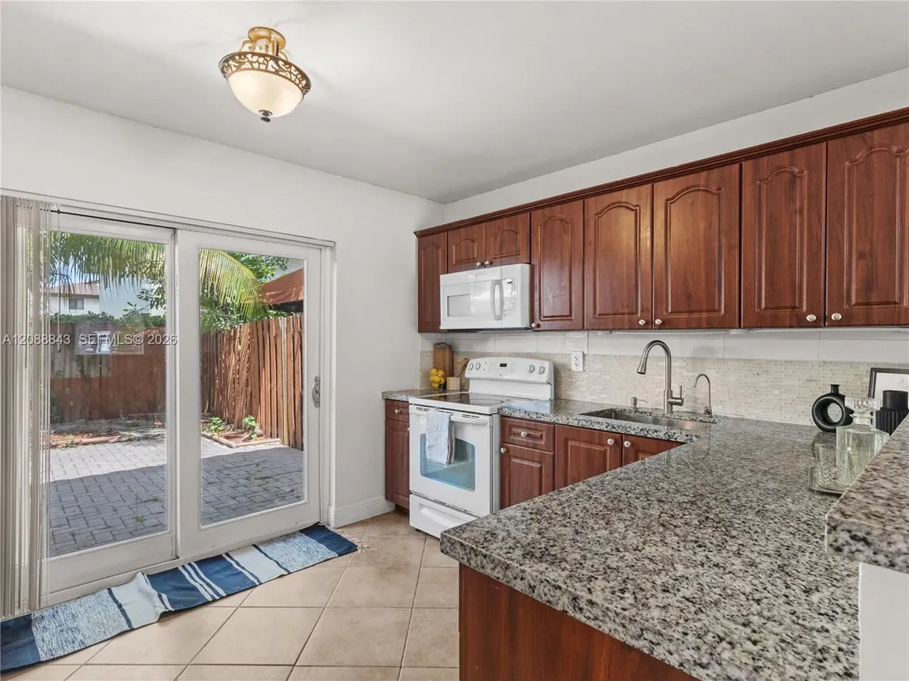 560 NW 82nd Pl #306 Miami, FL 33126