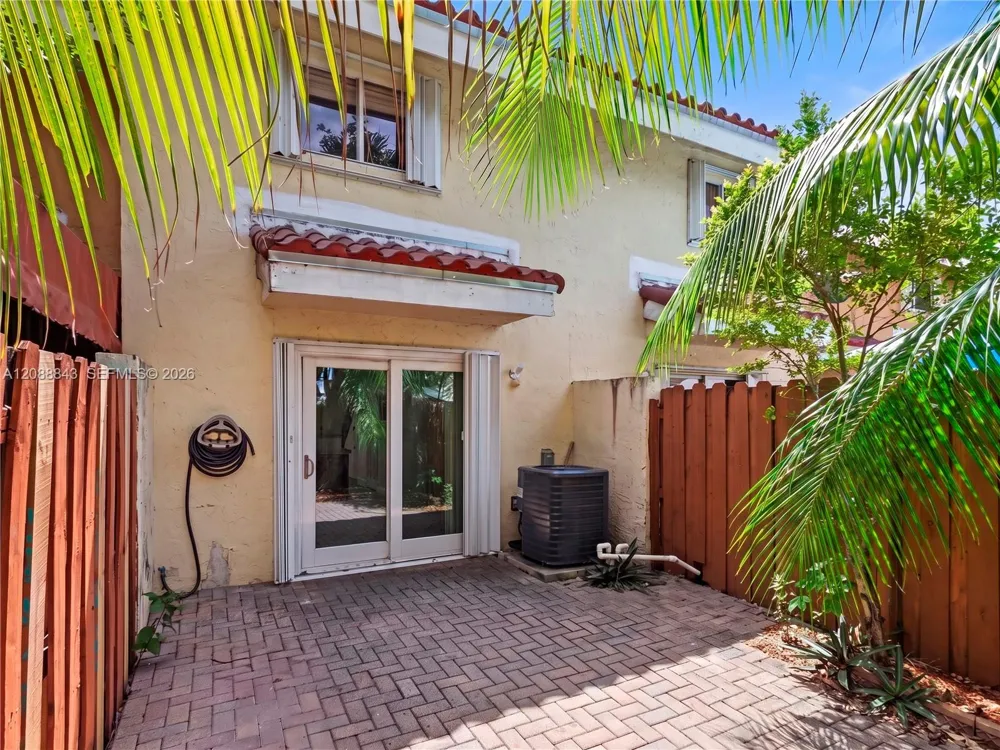 560 NW 82nd Pl #306 Miami, FL 33126