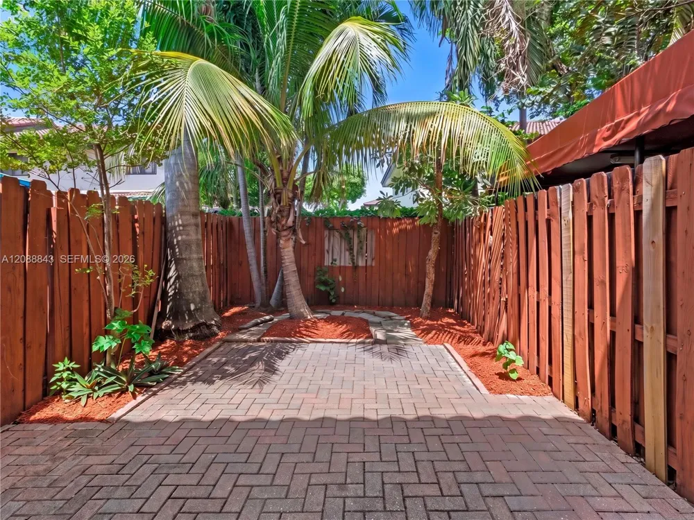 560 NW 82nd Pl #306 Miami, FL 33126