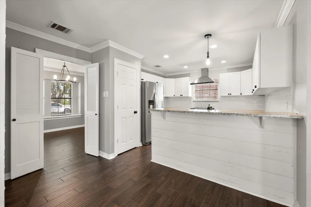 523 Cooper Street Grand Prairie, TX 75052