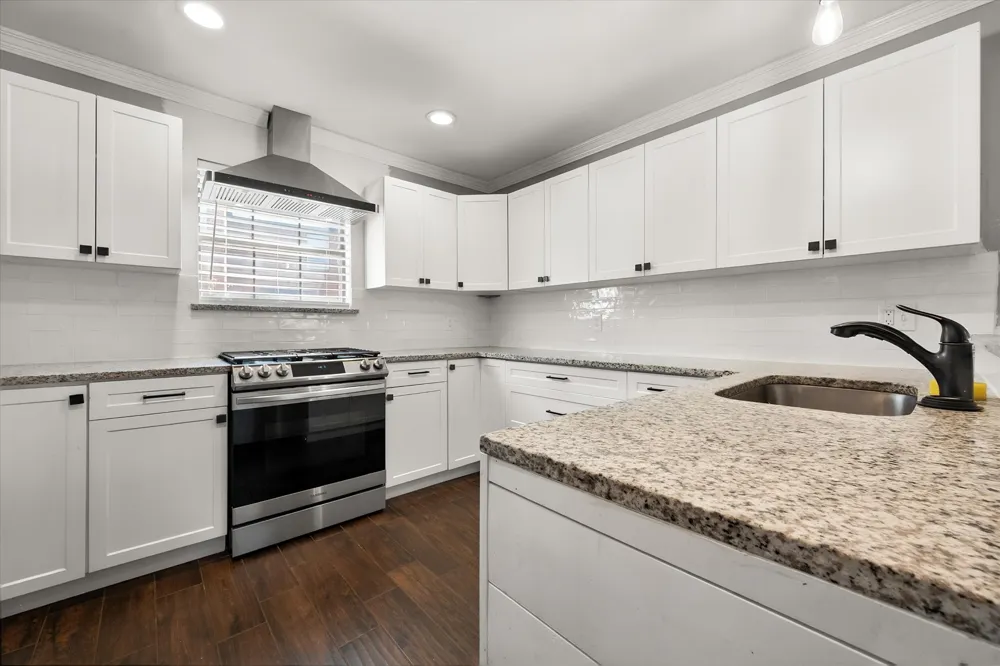 523 Cooper Street Grand Prairie, TX 75052