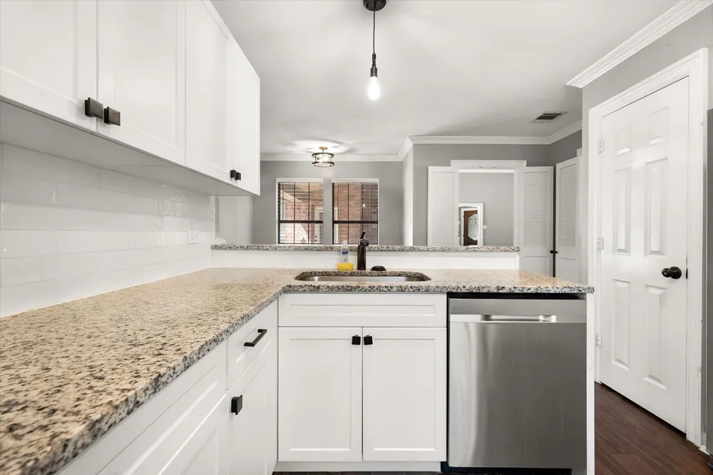 523 Cooper Street Grand Prairie, TX 75052