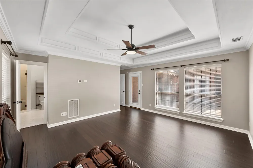 523 Cooper Street Grand Prairie, TX 75052