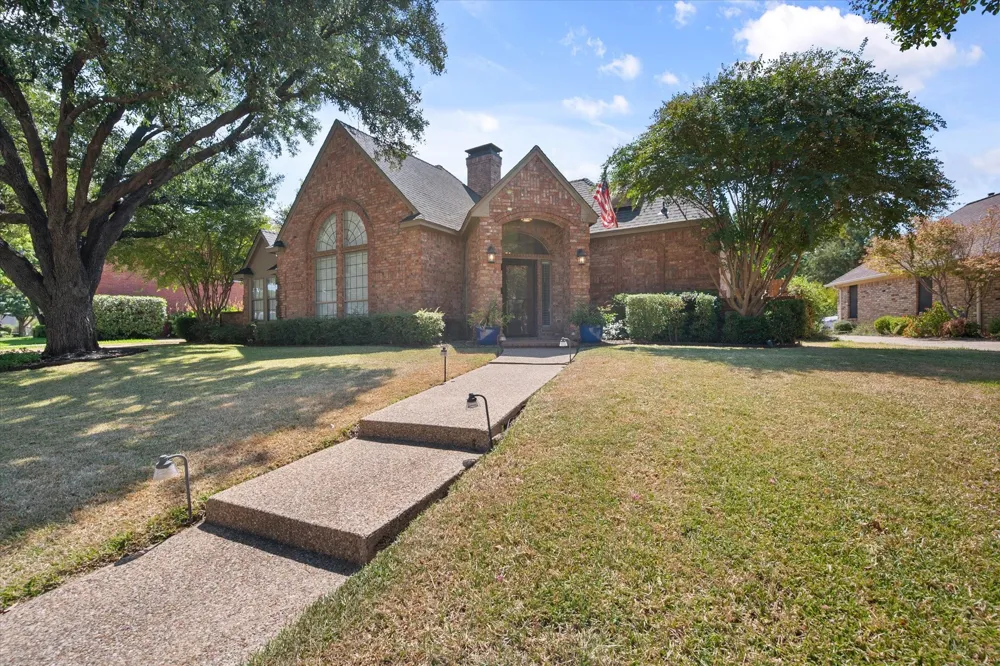 523 Cooper Street Grand Prairie, TX 75052