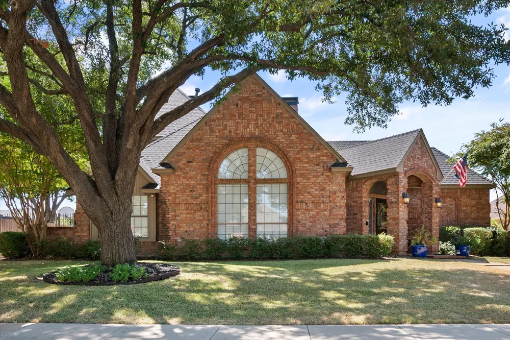 523 Cooper Street Grand Prairie, TX 75052