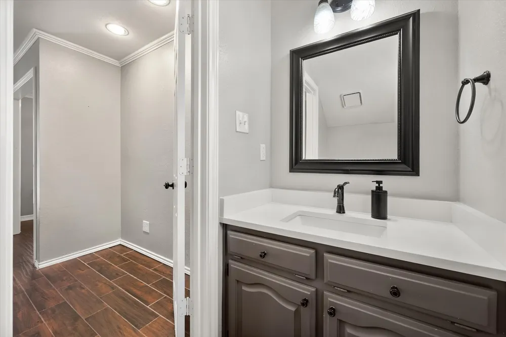 523 Cooper Street Grand Prairie, TX 75052