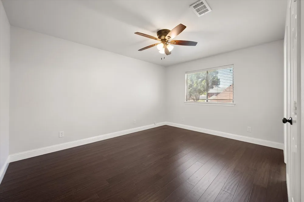 523 Cooper Street Grand Prairie, TX 75052