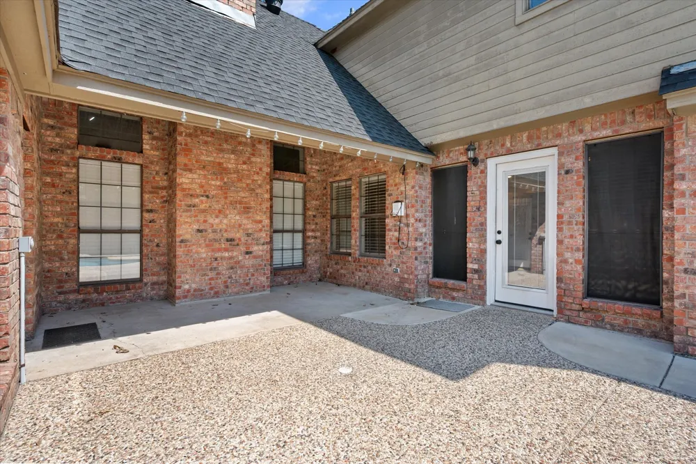 523 Cooper Street Grand Prairie, TX 75052