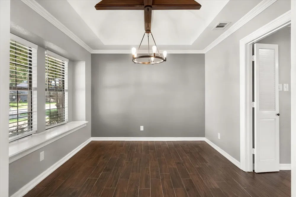 523 Cooper Street Grand Prairie, TX 75052