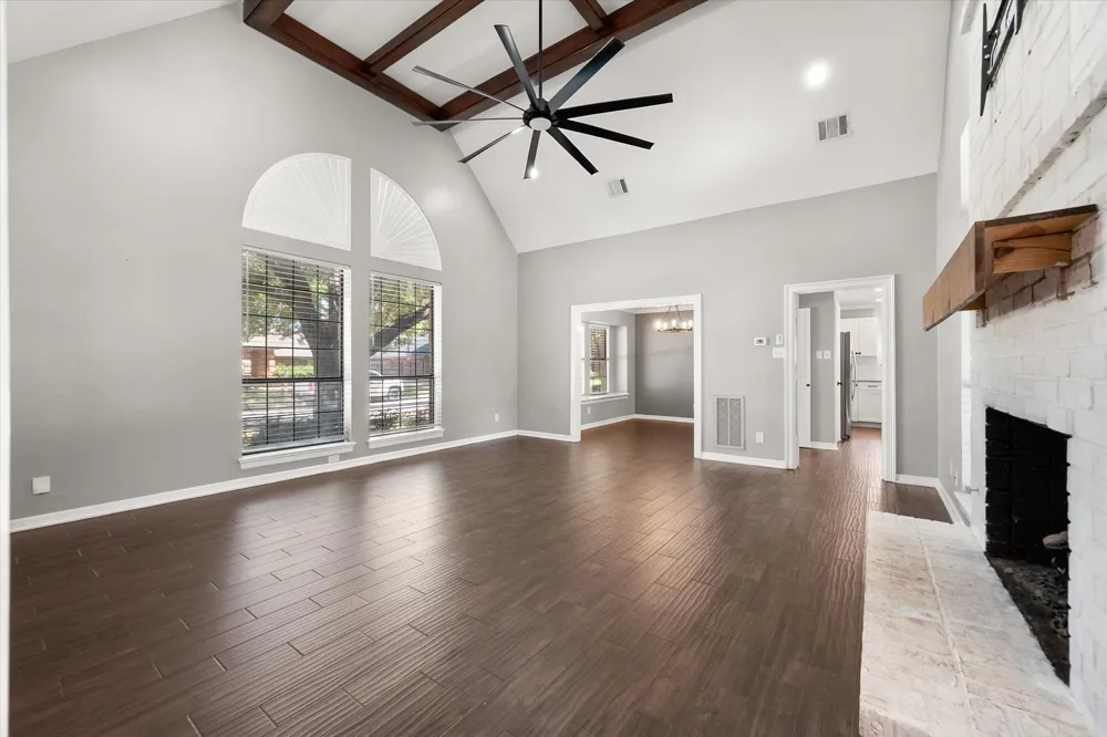 523 Cooper Street Grand Prairie, TX 75052
