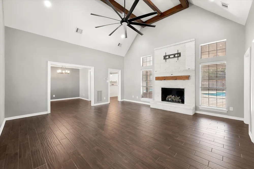 523 Cooper Street Grand Prairie, TX 75052