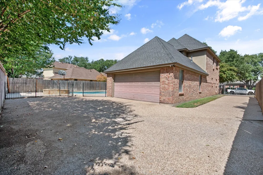 523 Cooper Street Grand Prairie, TX 75052