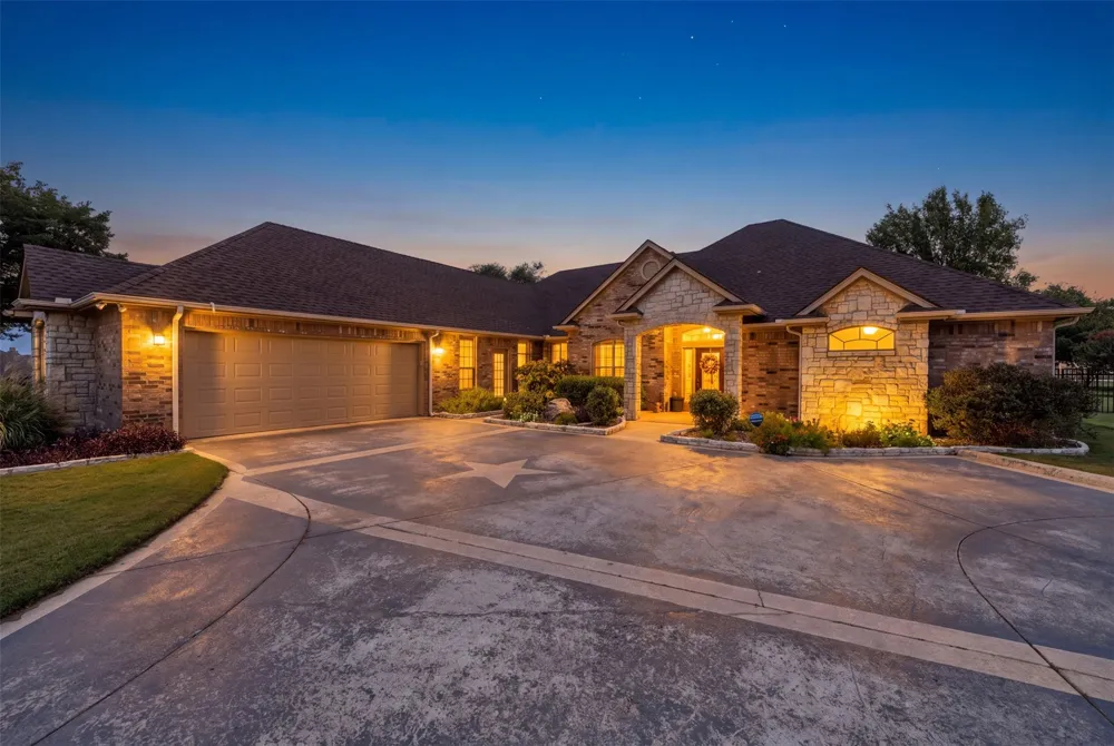 2116 Wood Duck Lane Granbury, TX 76049