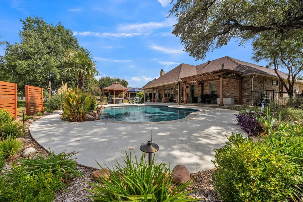 2116 Wood Duck Lane Granbury, TX 76049