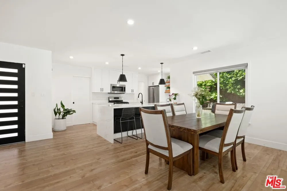 16141 Dickens Street Los Angeles, CA 91436