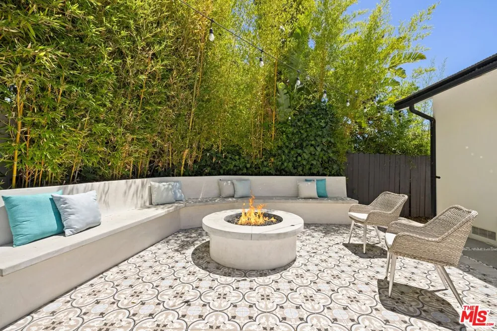 16141 Dickens Street Los Angeles, CA 91436