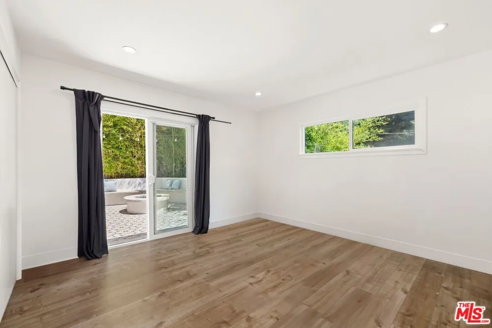 16141 Dickens Street Los Angeles, CA 91436