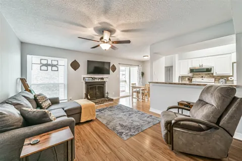 7600 Emmett F Lowry Expressway #904