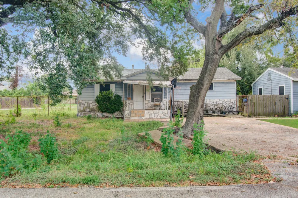 162 Calloway Street Houston, TX 77029
