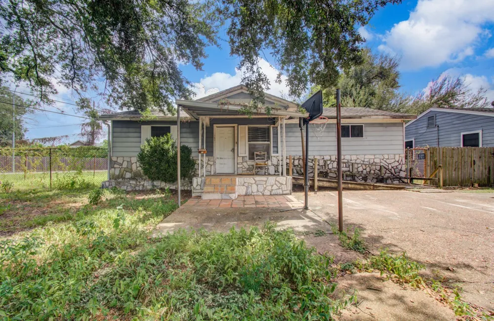 162 Calloway Street Houston, TX 77029