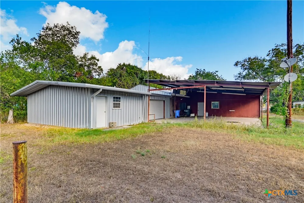 206 E Pine Street Seguin, TX 78155