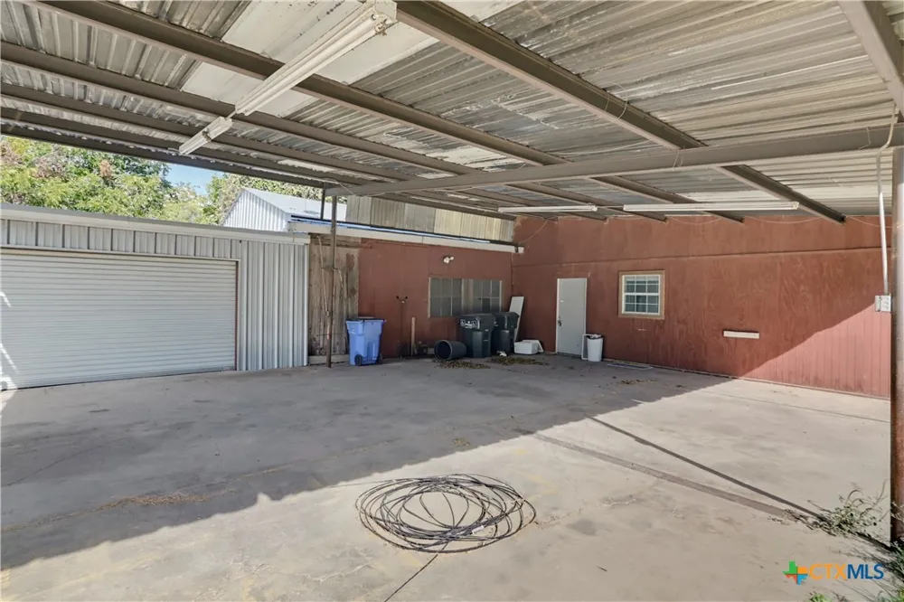 206 E Pine Street Seguin, TX 78155