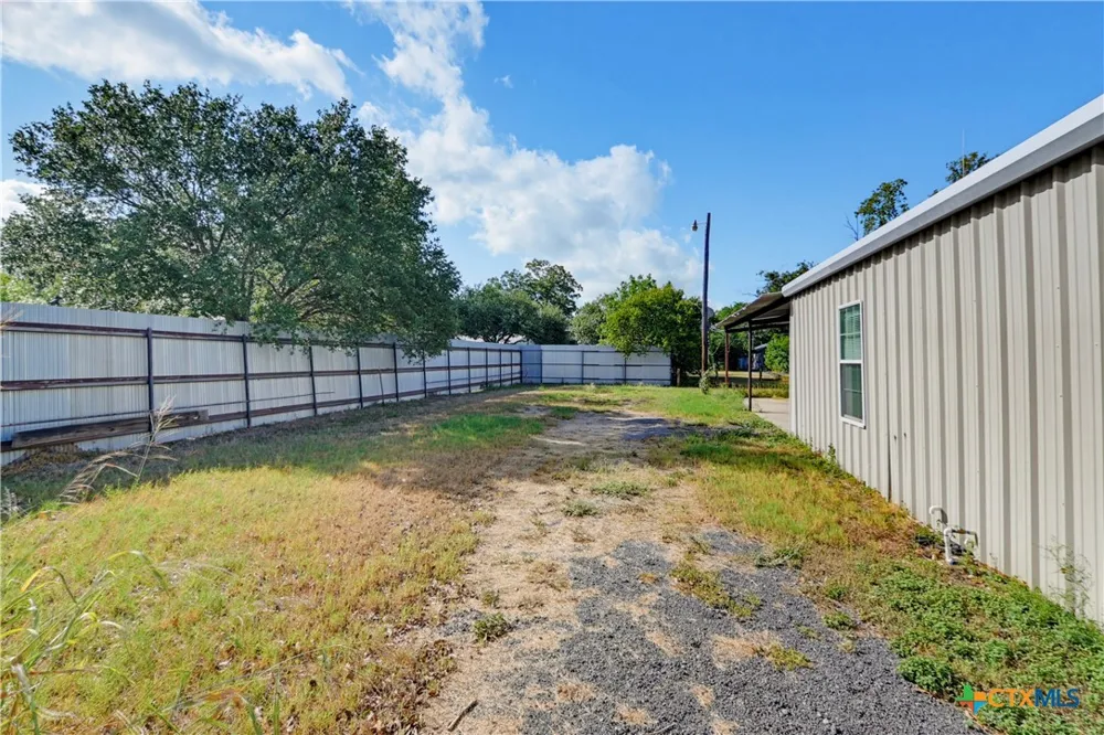 206 E Pine Street Seguin, TX 78155