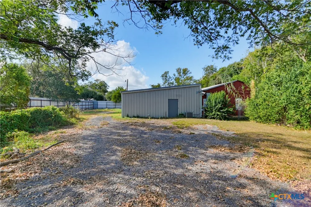 206 E Pine Street Seguin, TX 78155